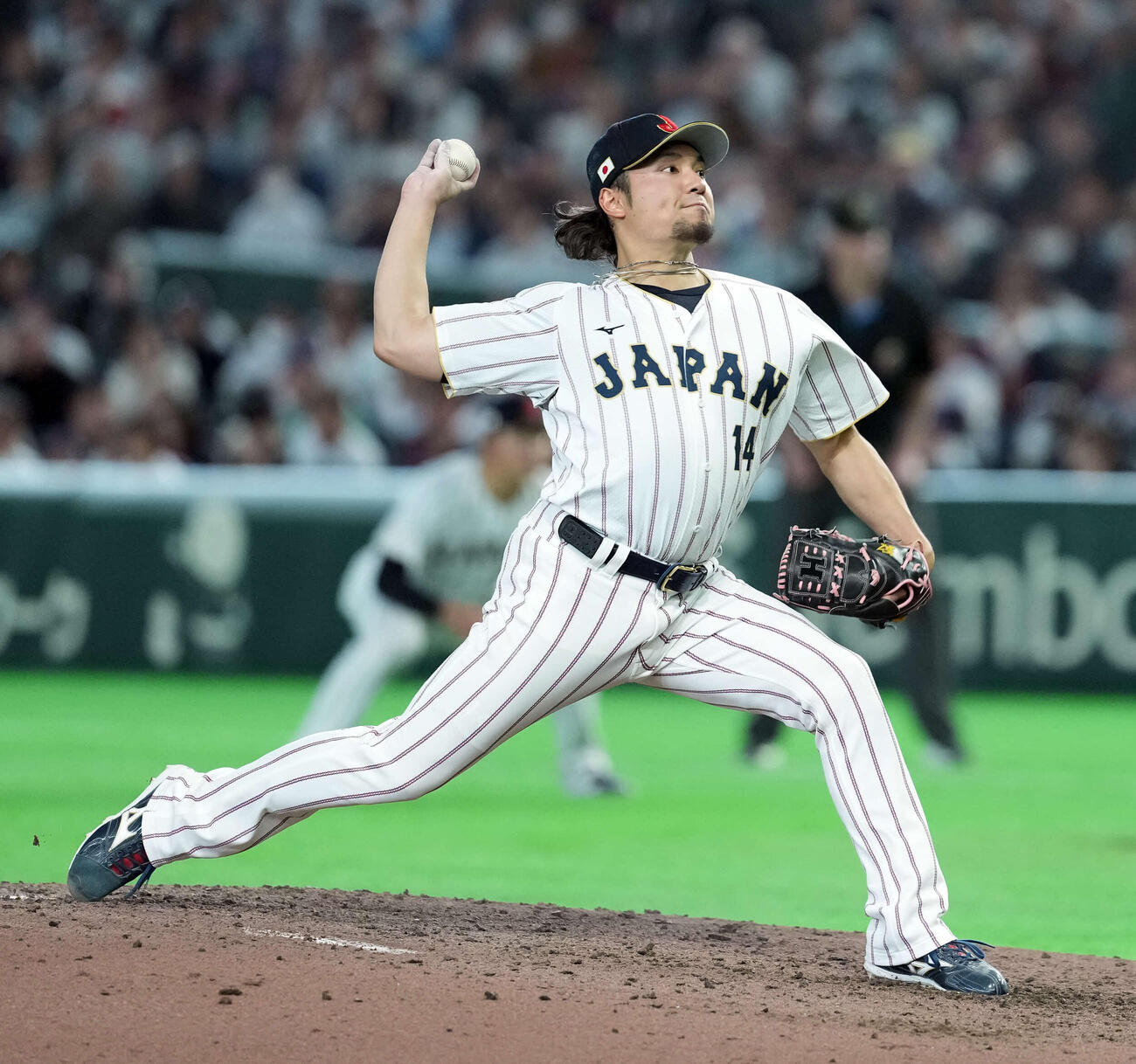 日本対韓国　4回からマウンドに上がった日本伊藤（撮影・たえ見朱実）