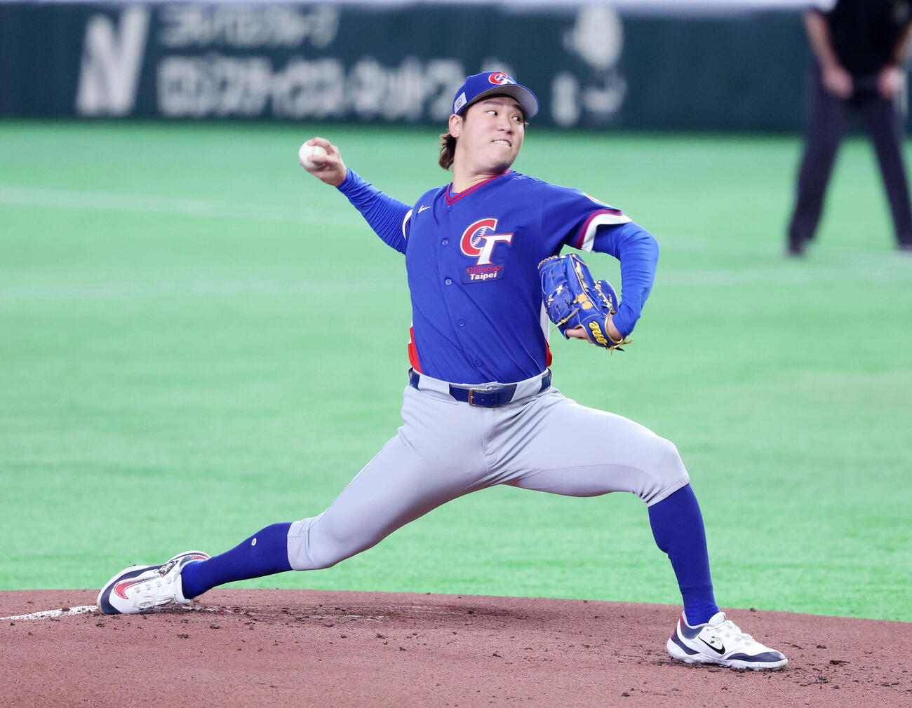 韓国対台湾　力投する台湾先発の古林睿煬（撮影・鈴木正人）　