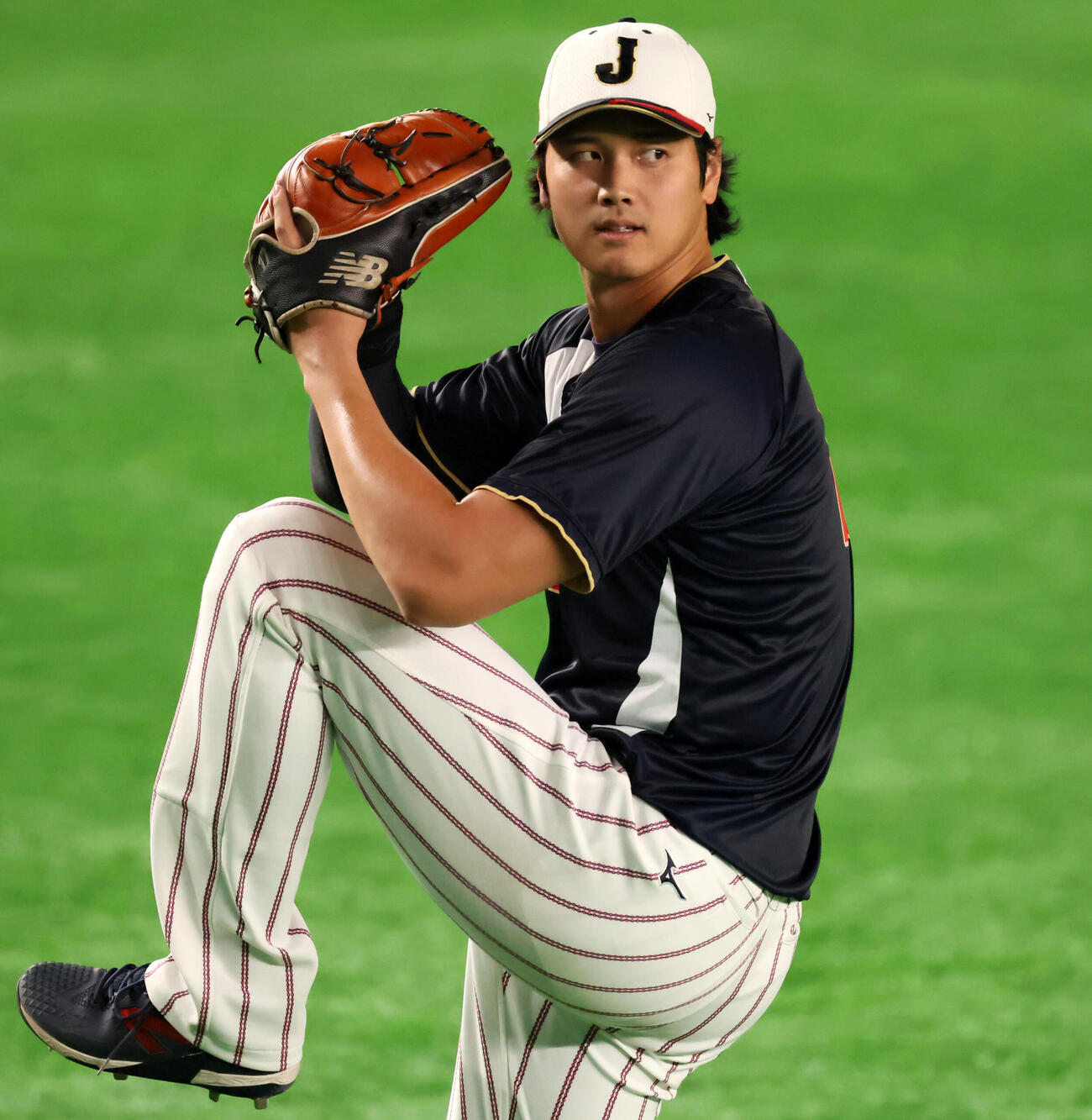 日本対オーストラリア　外野でキャッチボールする侍ジャパン大谷（撮影・加藤哉）