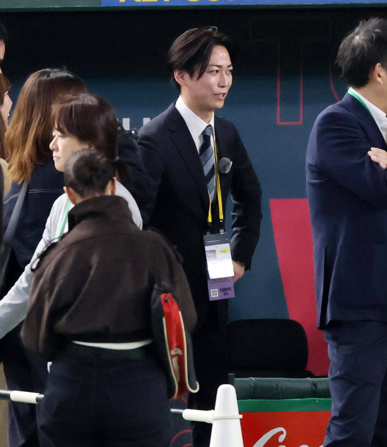 日本対オーストラリア　練習を見学するタレントの亀梨和也（撮影・加藤哉）