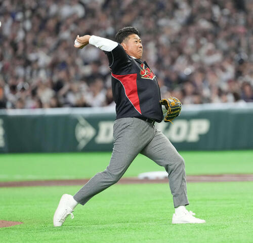 動画】WBC2大会連続MVPの松坂大輔氏による始球式 当時の侍ユニホームで