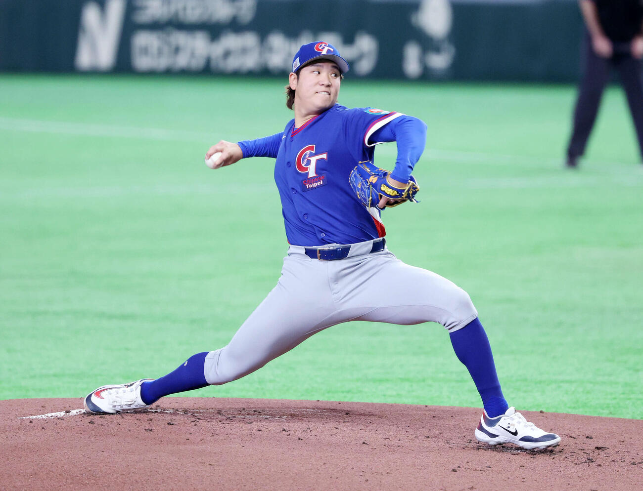 韓国対台湾　力投する台湾先発の古林睿煬（撮影・鈴木正人）　