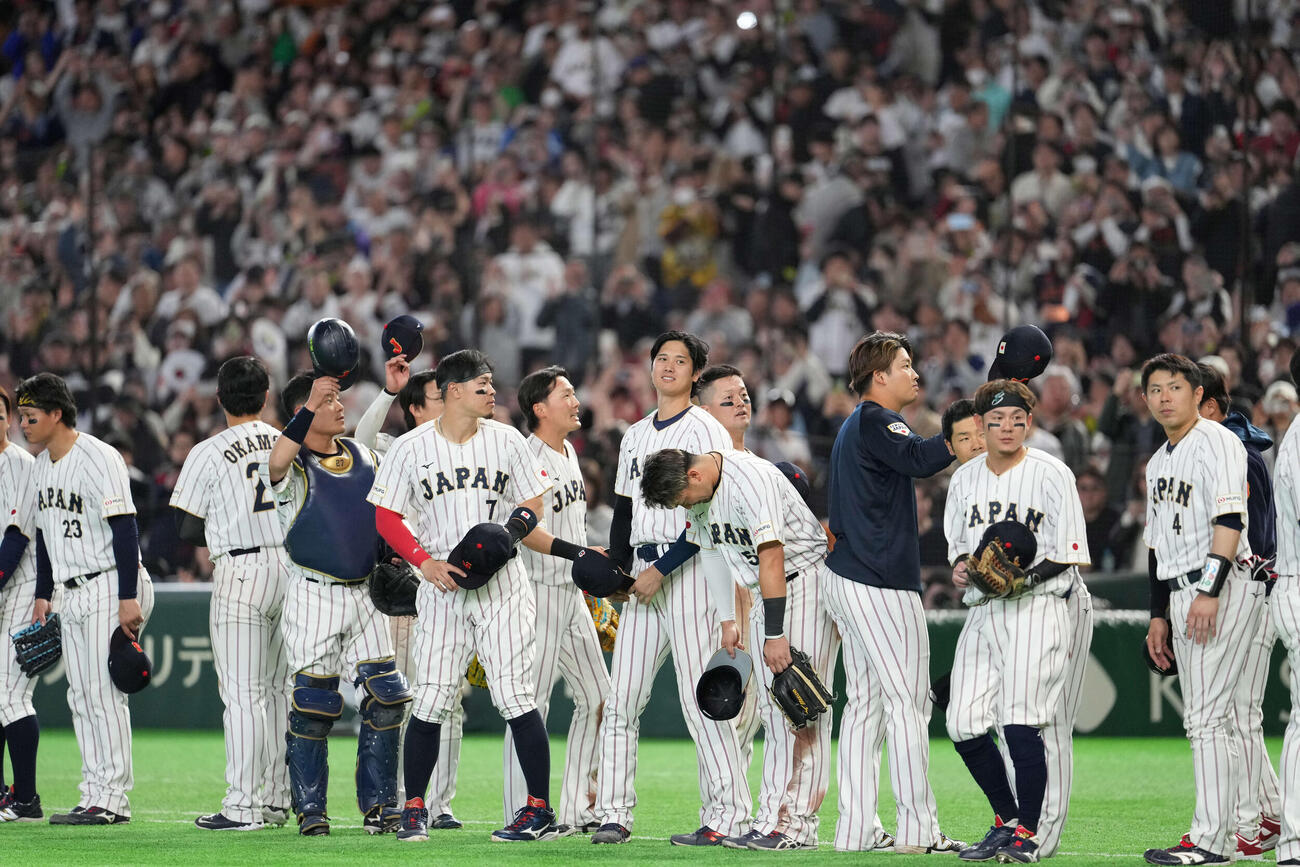 日本対オーストラリア　勝利を喜ぶ日本（撮影・井上学）