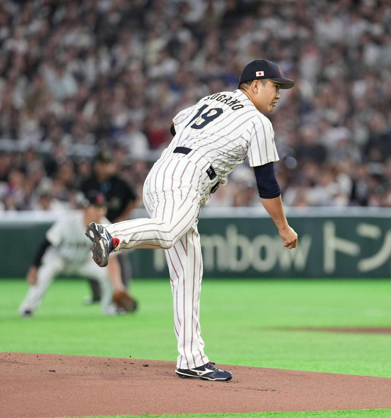 日本対オーストラリア　力投する日本先発の菅野（撮影・井上学）