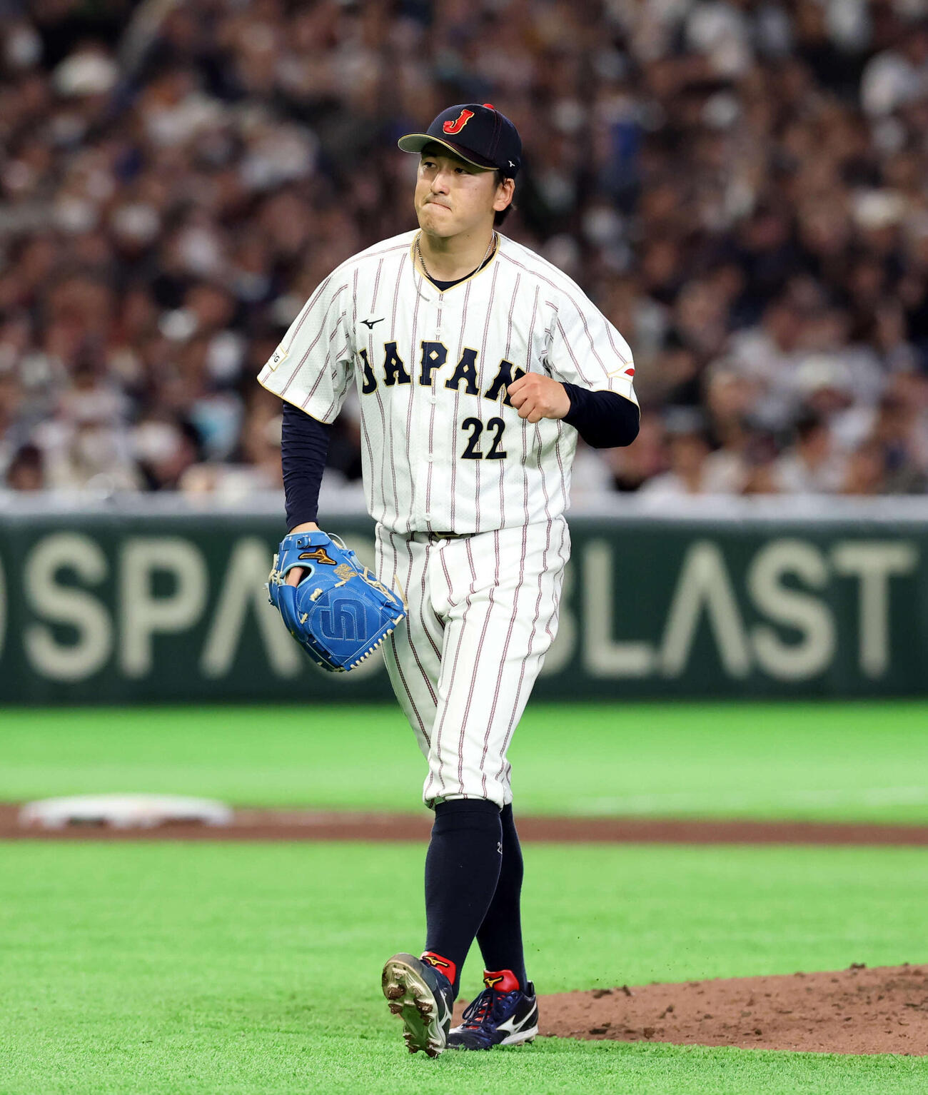 日本対オーストラリア　7回表オーストラリア1の攻撃を抑え、小さくガッツポーズする隅田（撮影・浅見桂子）