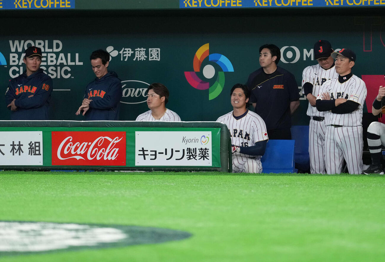 日本対オーストラリア　5回に凡退した大谷（中央）（撮影・井上学）