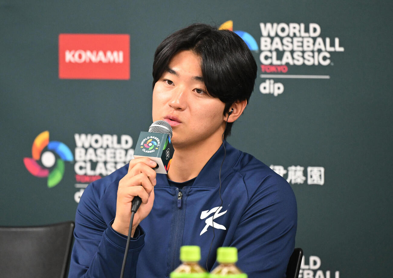 オーストラリア対韓国　試合前会見に臨む韓国の金倒永（読売新聞社提供）