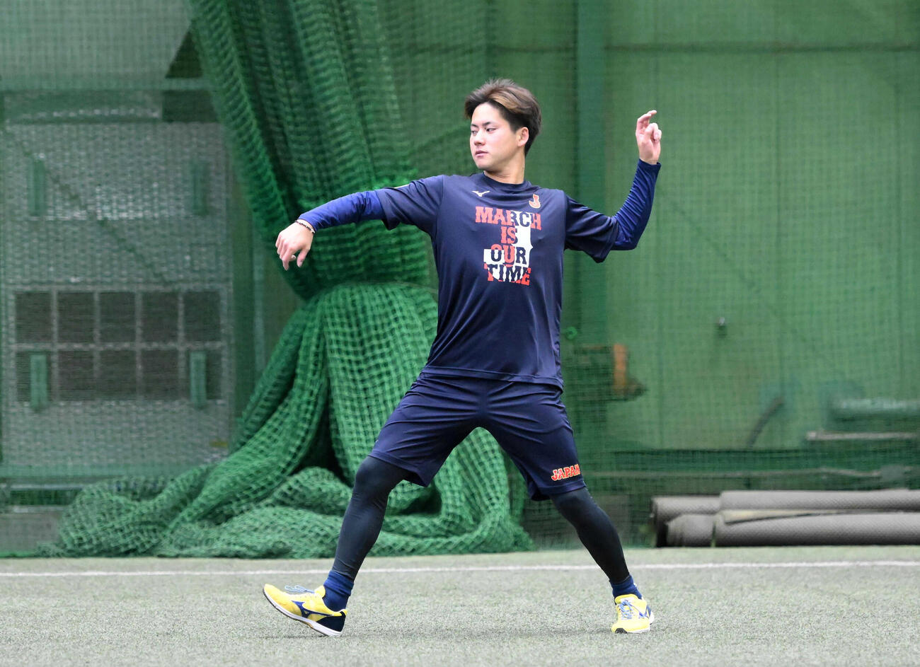 調整を行った金丸（代表撮影）