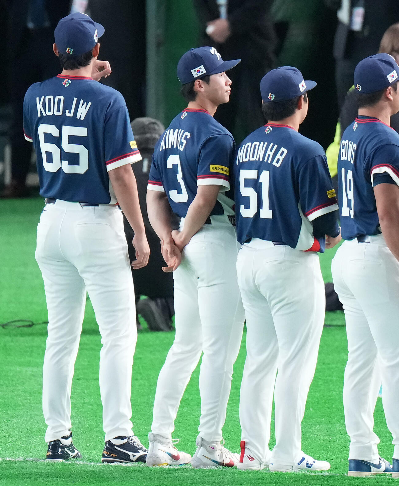 オーストラリア対韓国　試合前セレモニーに臨む金慧成（中央）（撮影・鈴木みどり）