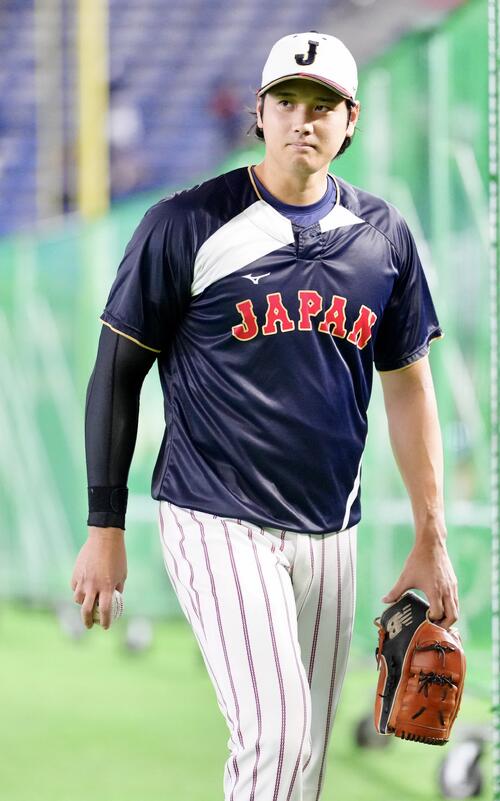 WBC】菅野智之から“ちょっかい“も…岡本和真「いつも耳を傾けないので