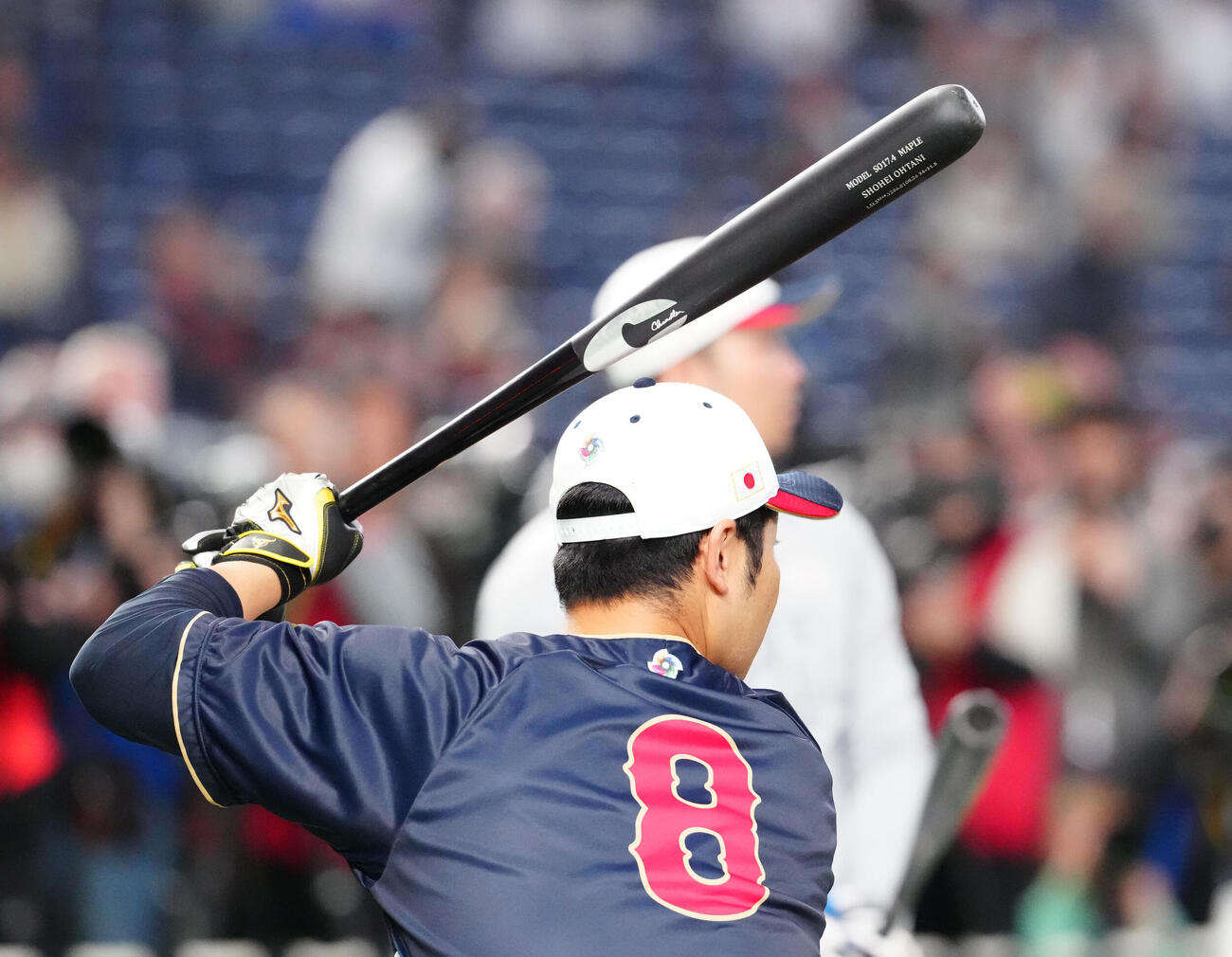 日本対チェコ　試合前、大谷のバットで打撃練習する近藤（撮影・江口和貴）