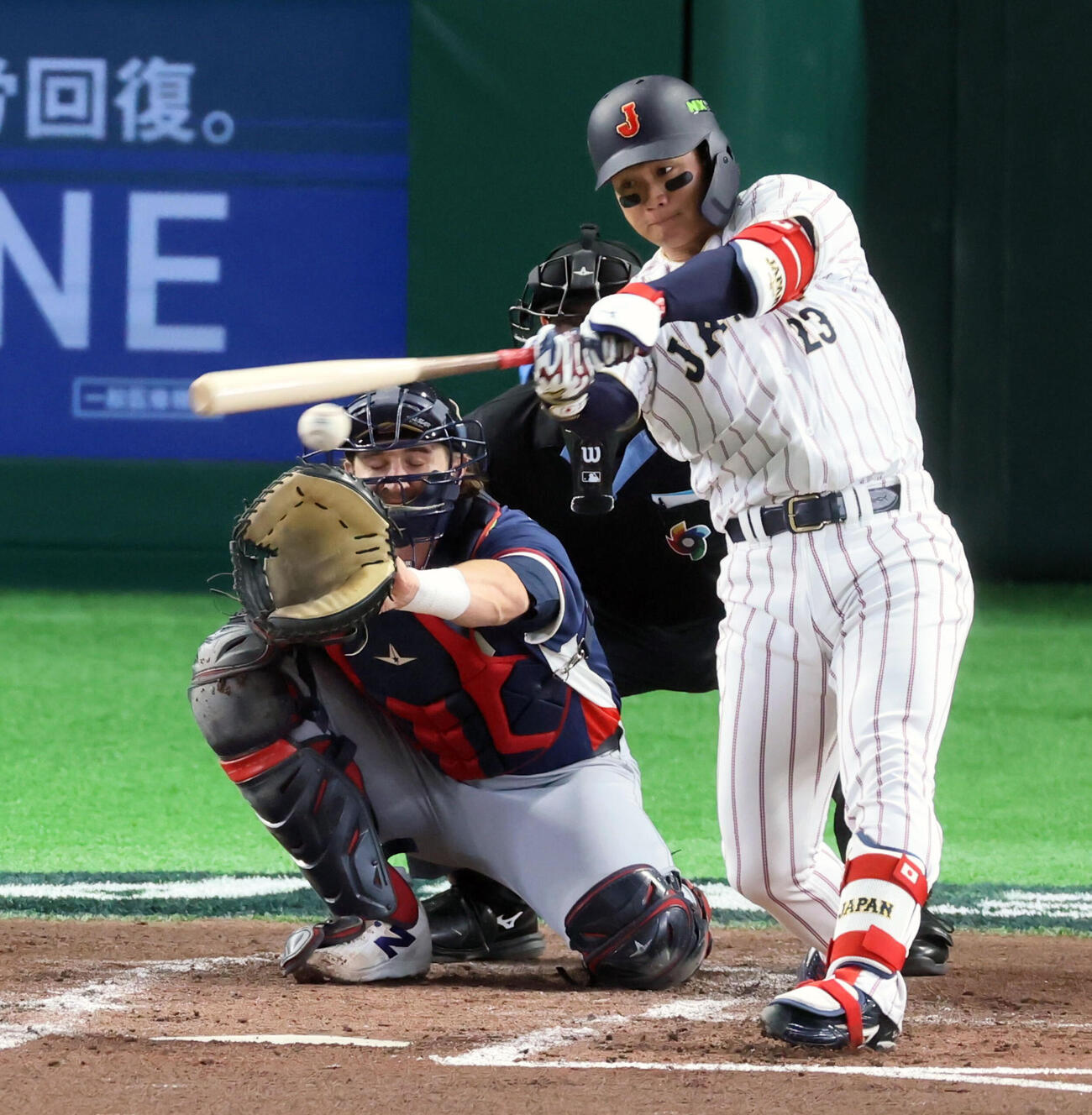 日本対チェコ　3回裏日本2死、森下は内野安打を放つ（撮影・加藤哉）