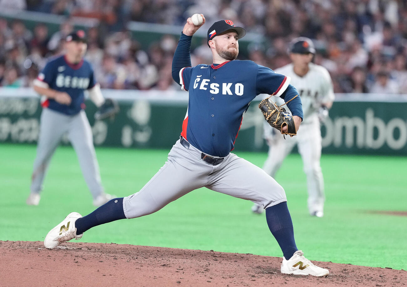 日本対チェコ　8回裏途中から5番手で登板したチェコのチャプカ（撮影・鈴木みどり）