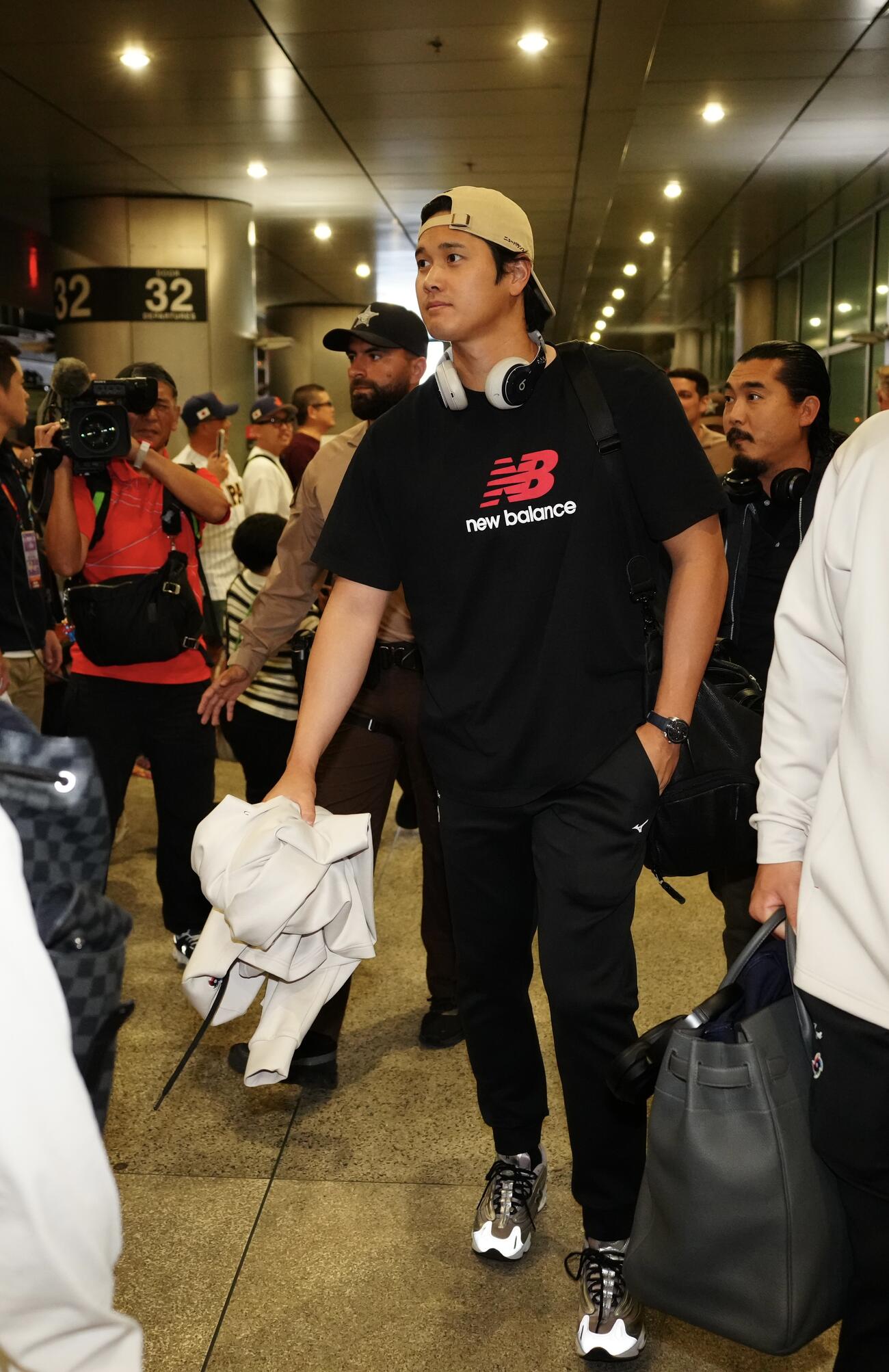 マイアミ国際空港に到着した大谷ら侍ジャパンの選手たち（撮影・垰建太）