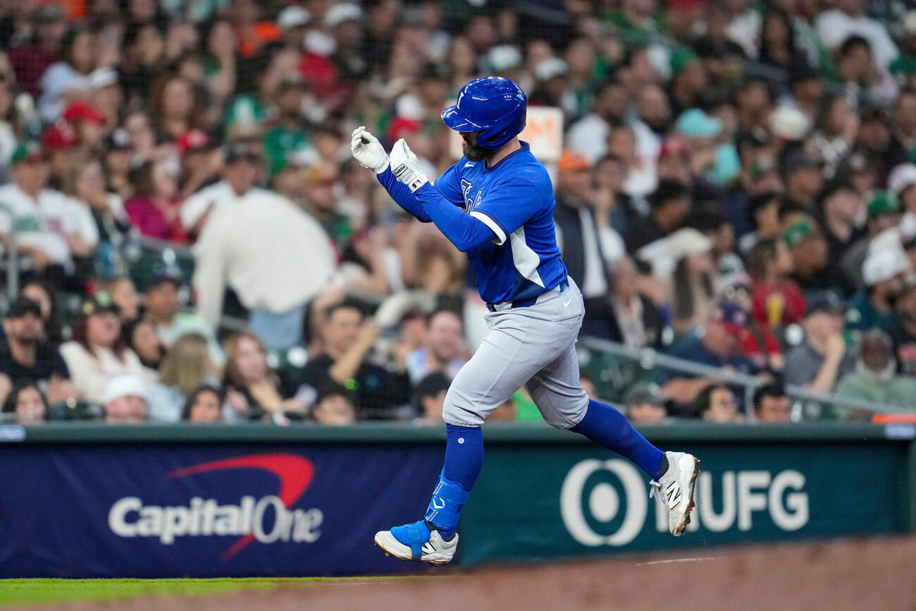 WBCメキシコ－イタリア　4回にソロ本塁打を打ち、ベースを回るイタリア・バーティ（AP）