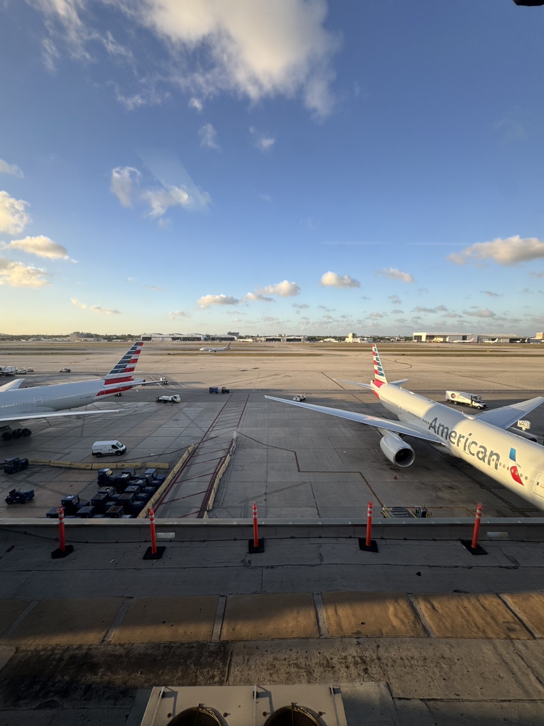 午後7時ごろ、マイアミ国際空港に到着。外はまだ明るい