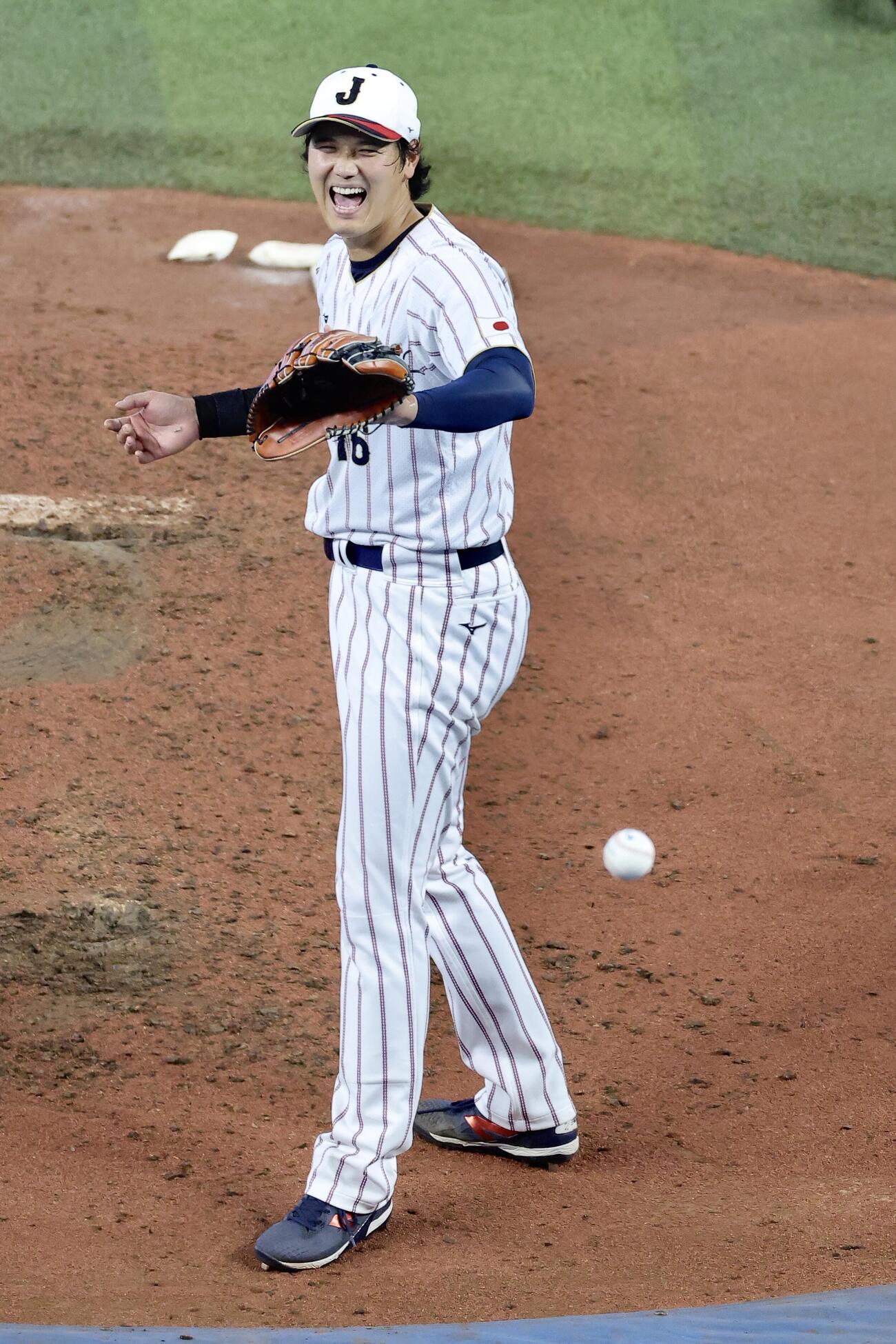 ライブBPで笑顔を見せる大谷（撮影・河田真司）