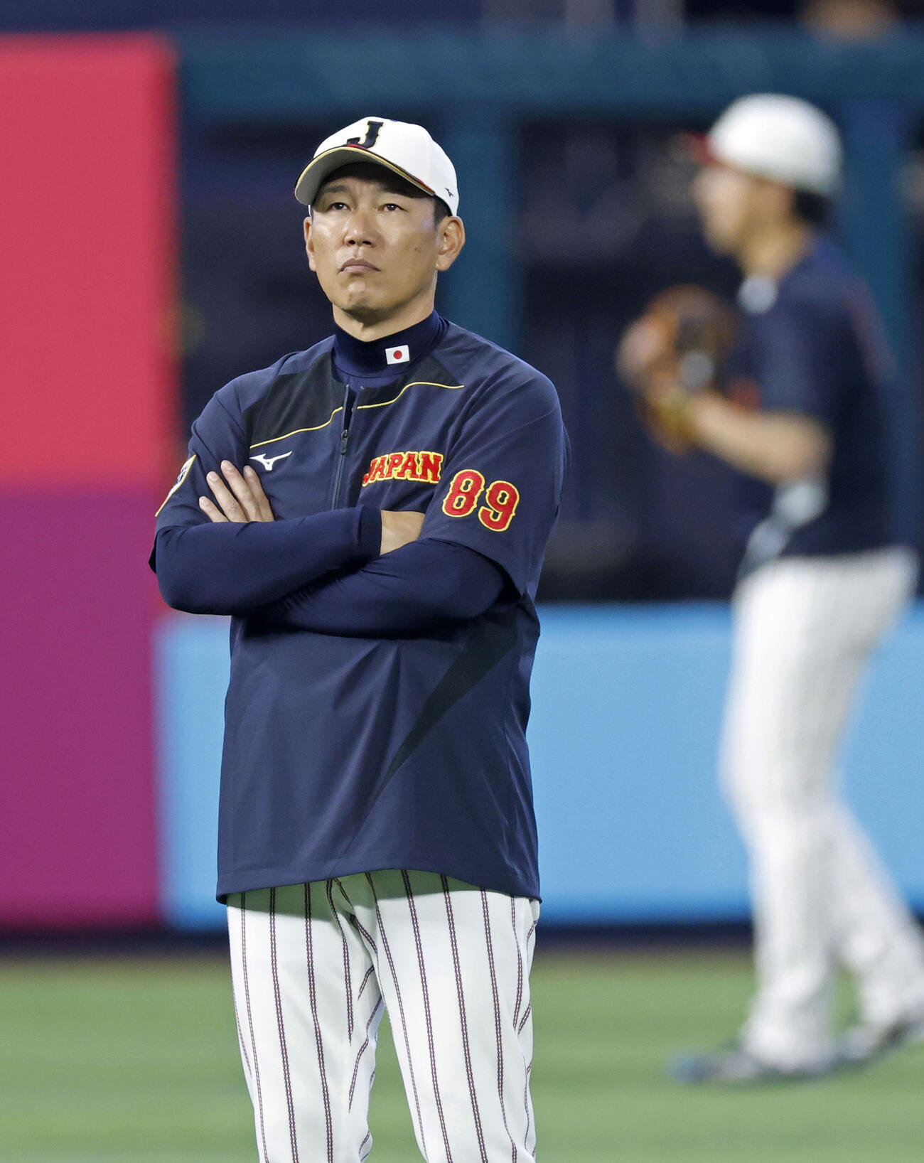 練習を見守るWBC日本代表の井端弘和監督（共同）