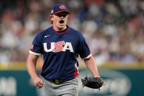 1回、三振を奪い吠える米国先発のウェブ（AP）