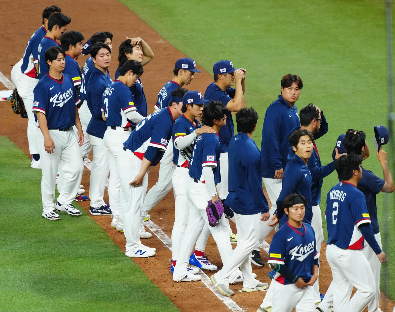 ドミニカ共和国対韓国　ドミニカ共和国にコールドで敗れ肩を落とす李政厚（撮影・垰建太）