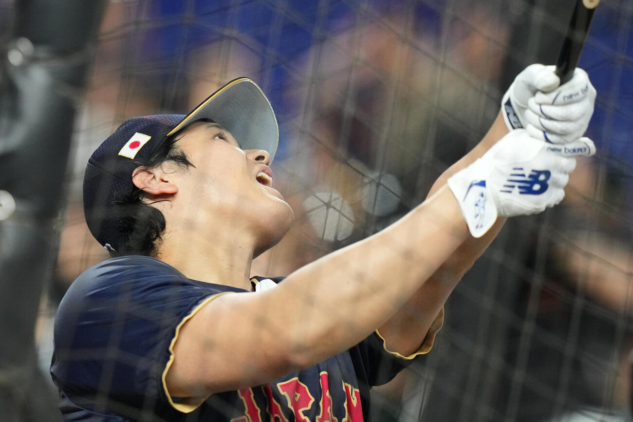 打撃練習を行う大谷翔平（AP）