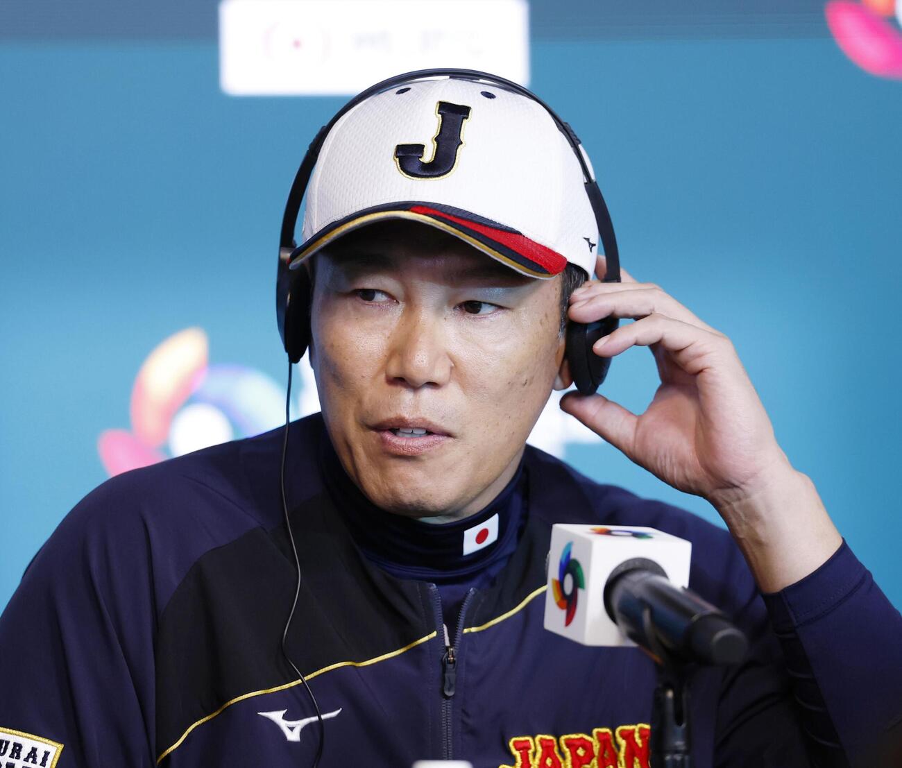 WBC準々決勝のベネズエラ戦を前に、記者会見する日本代表の井端弘和監督＝14日、マイアミ（共同）
