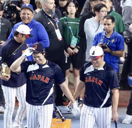 WBC】大谷翔平の紹介アナウンスにスタンド大歓声 ベネズエラの選手に 