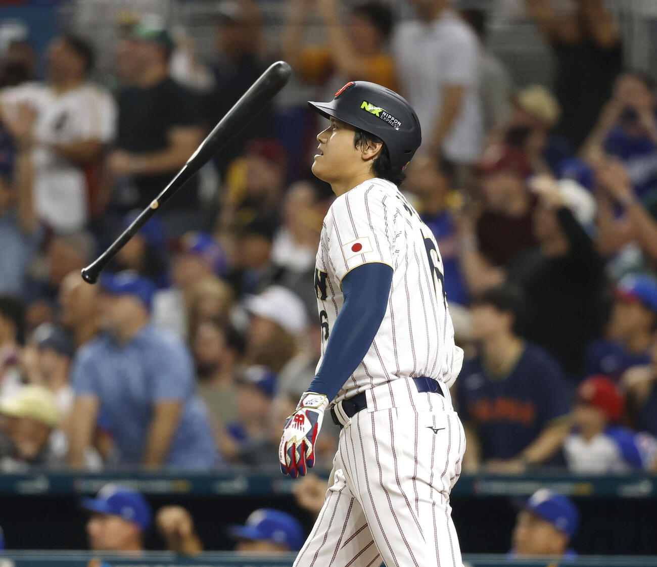 WBC準々決勝のベネズエラ戦の1回、先頭打者本塁打を放つ大谷翔平（共同）