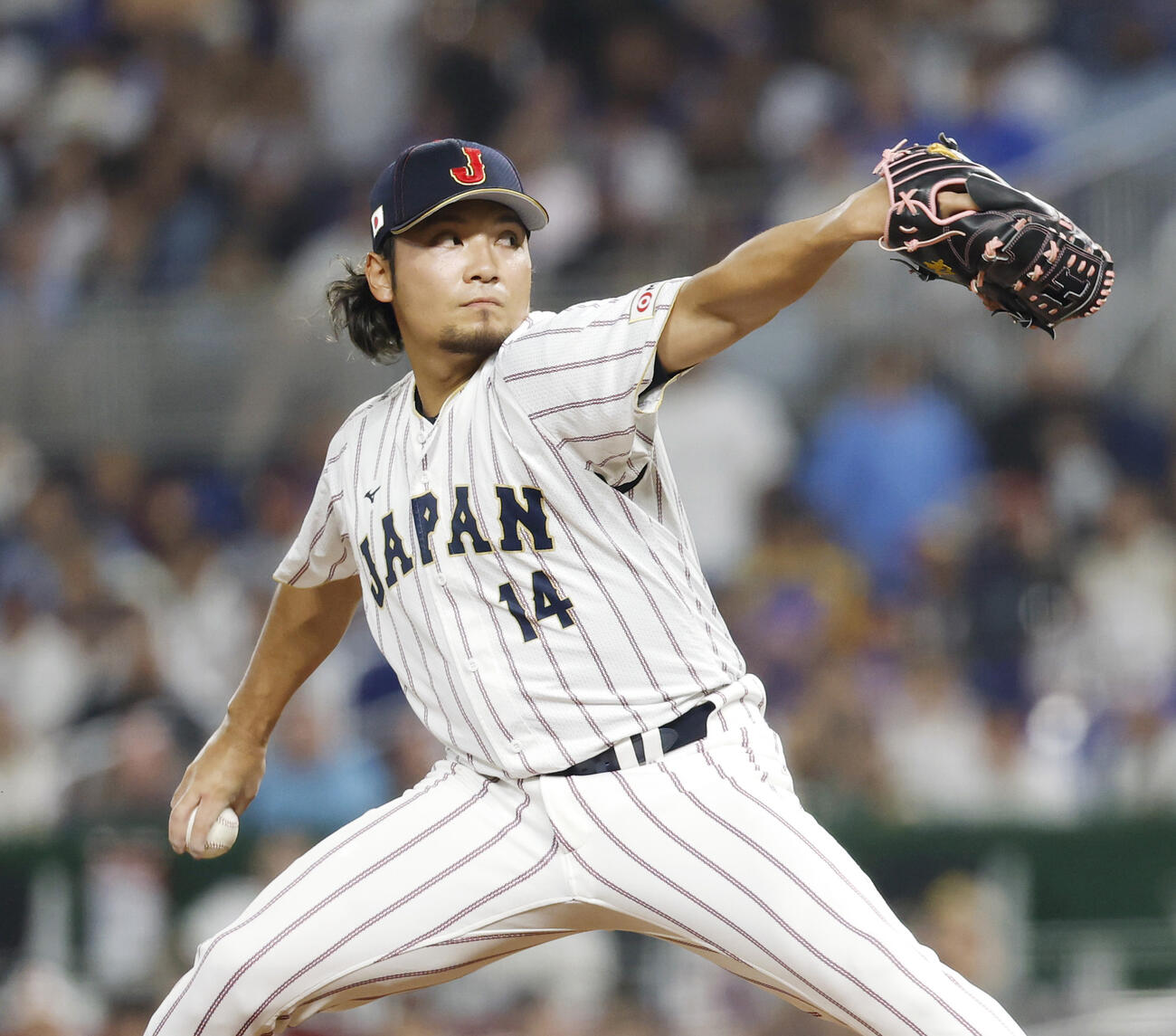 ベネズエラ戦の6回に登板した伊藤＝マイアミ（共同）
