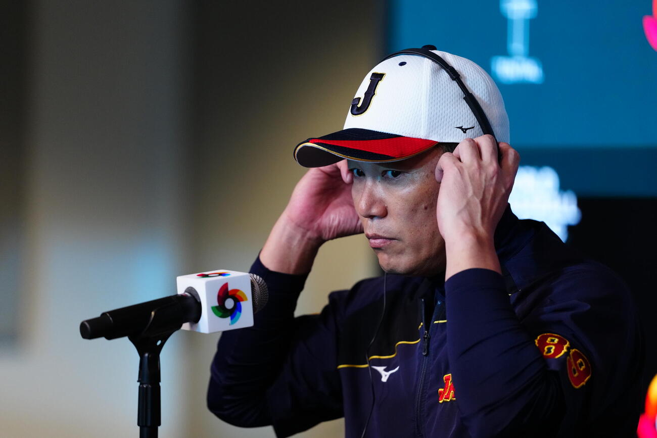 日本対ベネズエラ　試合前会見に臨む井端監督＝2026年3月14日（現地時間）