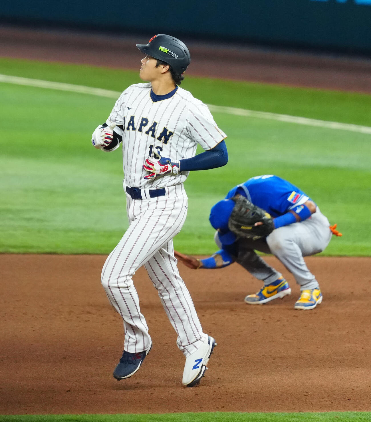 日本対ベネズエラ　9回裏日本2死、遊飛に倒れ最後の打者となった大谷（撮影・垰建太）