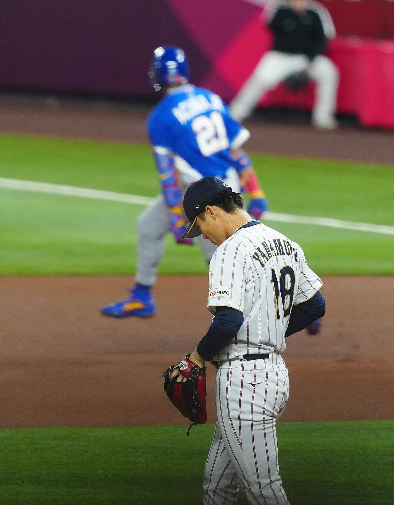 日本対ベネズエラ　1回表ベネズエラ無死、アクーニャに先制本塁打を浴びる山本（撮影・垰建太）