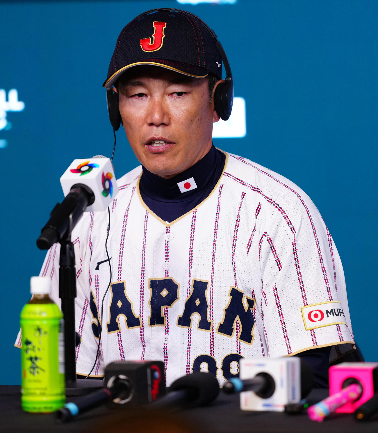 日本対ベネズエラ　ベネズエラに敗れ会見に臨む井端監督（撮影・垰建太）