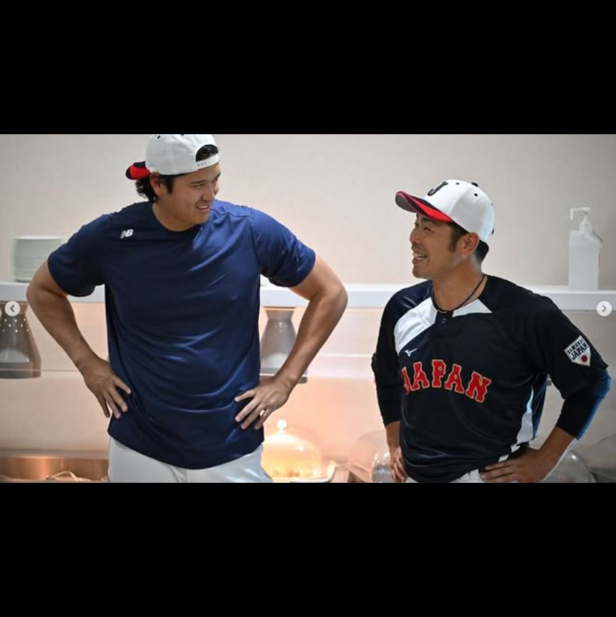 大谷翔平と話す近藤健介（インスタグラムから）