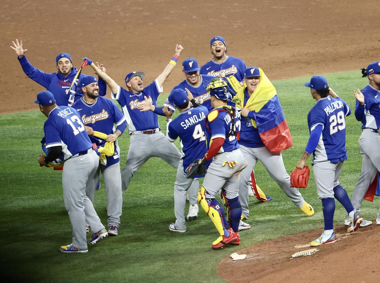 イタリア対ベネズエラ　イタリアに勝利し決勝進出を決め歓喜するベネズエラ代表（撮影・河田真司）