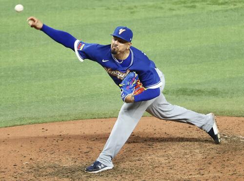 イタリア対ベネズエラ　8回裏、力投するマチャド（撮影・河田真司）
