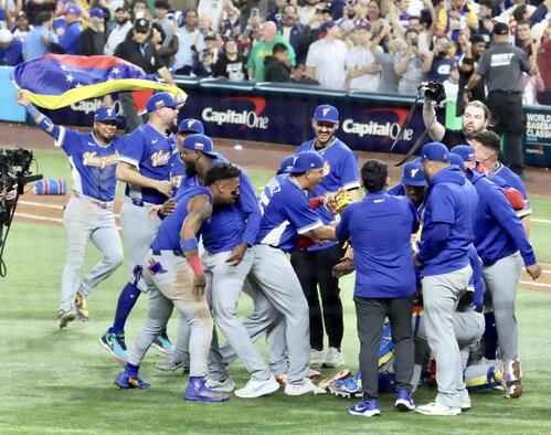 米国対ベネズエラ　米国に勝利し優勝を決め歓喜するベネズエラ代表（撮影・河田真司）