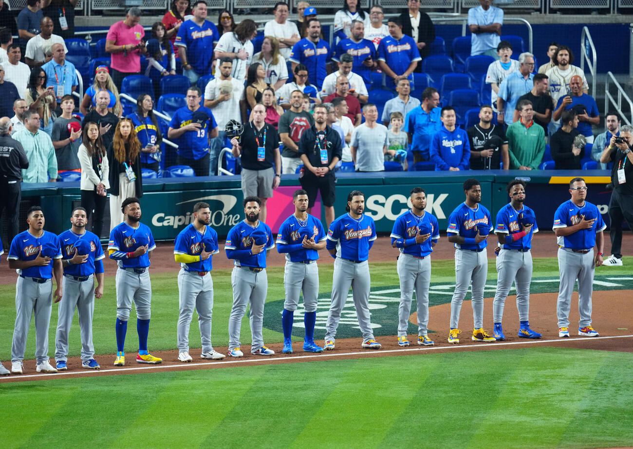 イタリア対ベネズエラ　試合前整列するベネズエラの選手たち（撮影・垰建太）