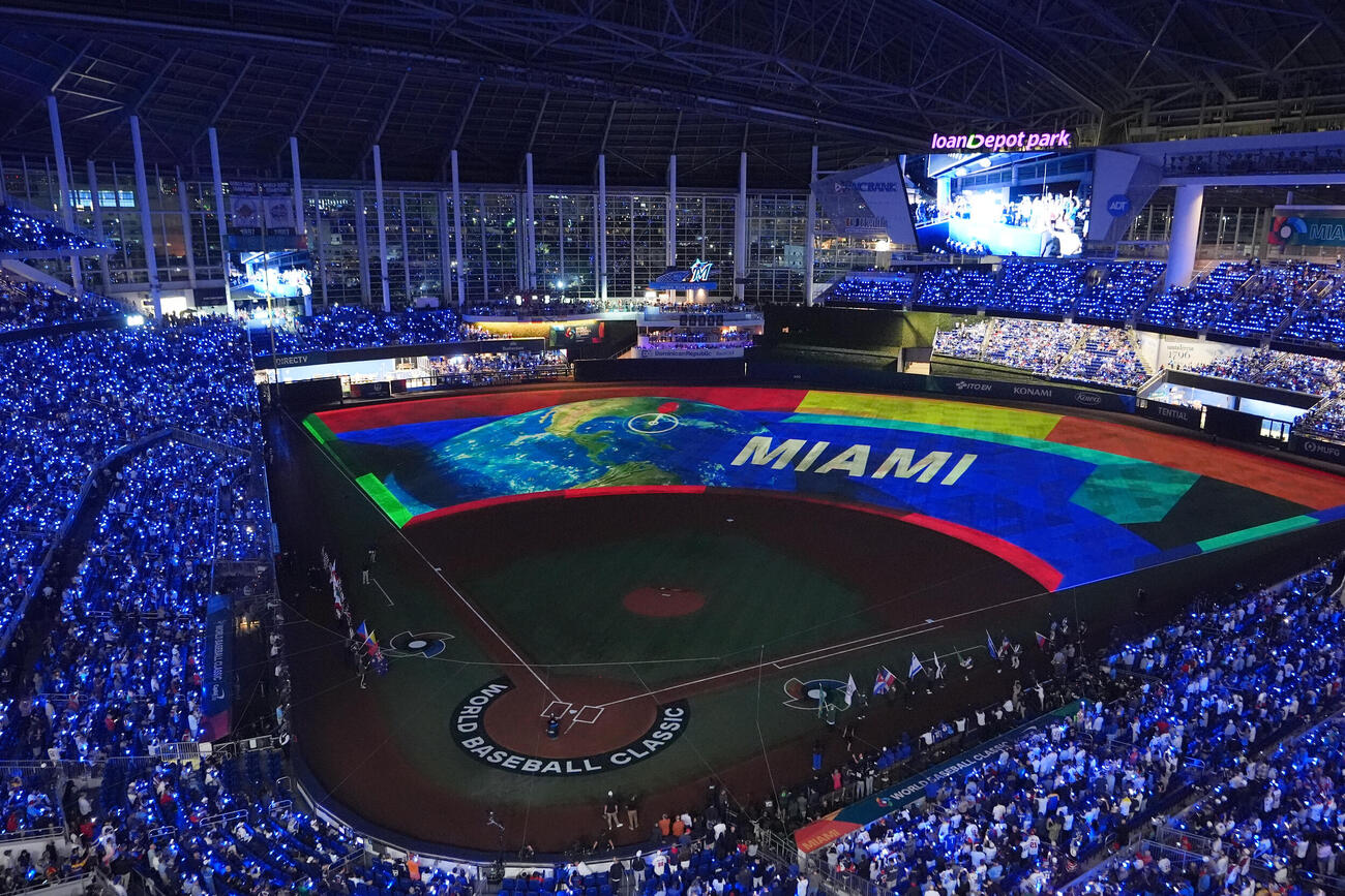 ショーアップされるWBC決勝のローンデポパーク（AP）