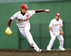 オープン戦で力投する松井裕樹