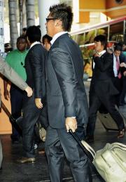 サンディエゴの宿舎に到着した日本代表の松坂(共同)