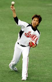 キャッチボールをする藤川球児（撮影・加藤哉）