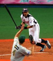 【日本－豪州】イチローはたたきつける打撃で初安打（撮影・浅見桂子）