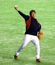 キャッチボールする松坂大輔（撮影・浅見桂子）