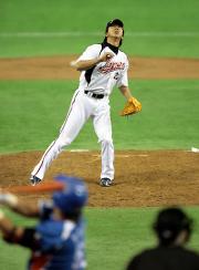 【日本－韓国】９回、金泰均を一邪飛に仕留めた藤川（撮影・宇治久裕）