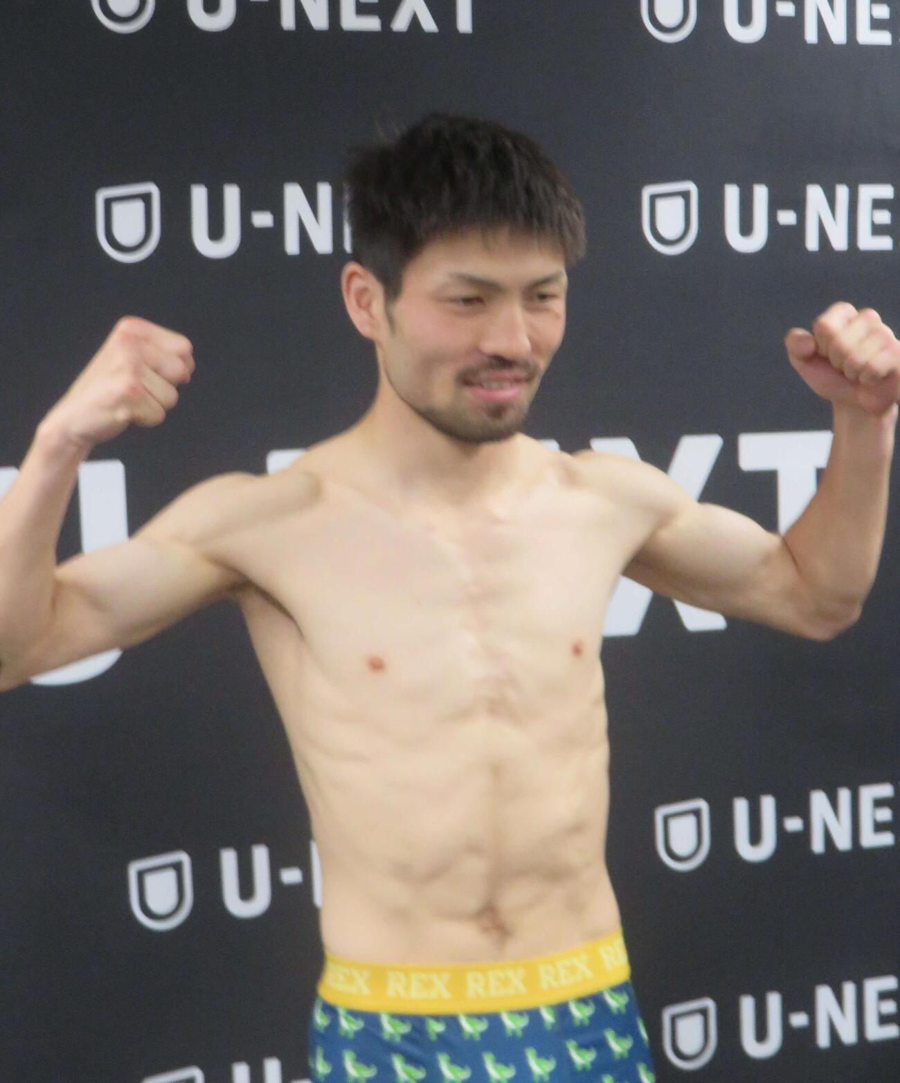 スーパーフライ級初戦へ、計量クリアした元WBA世界フライ級王者ユーリ阿久井政悟