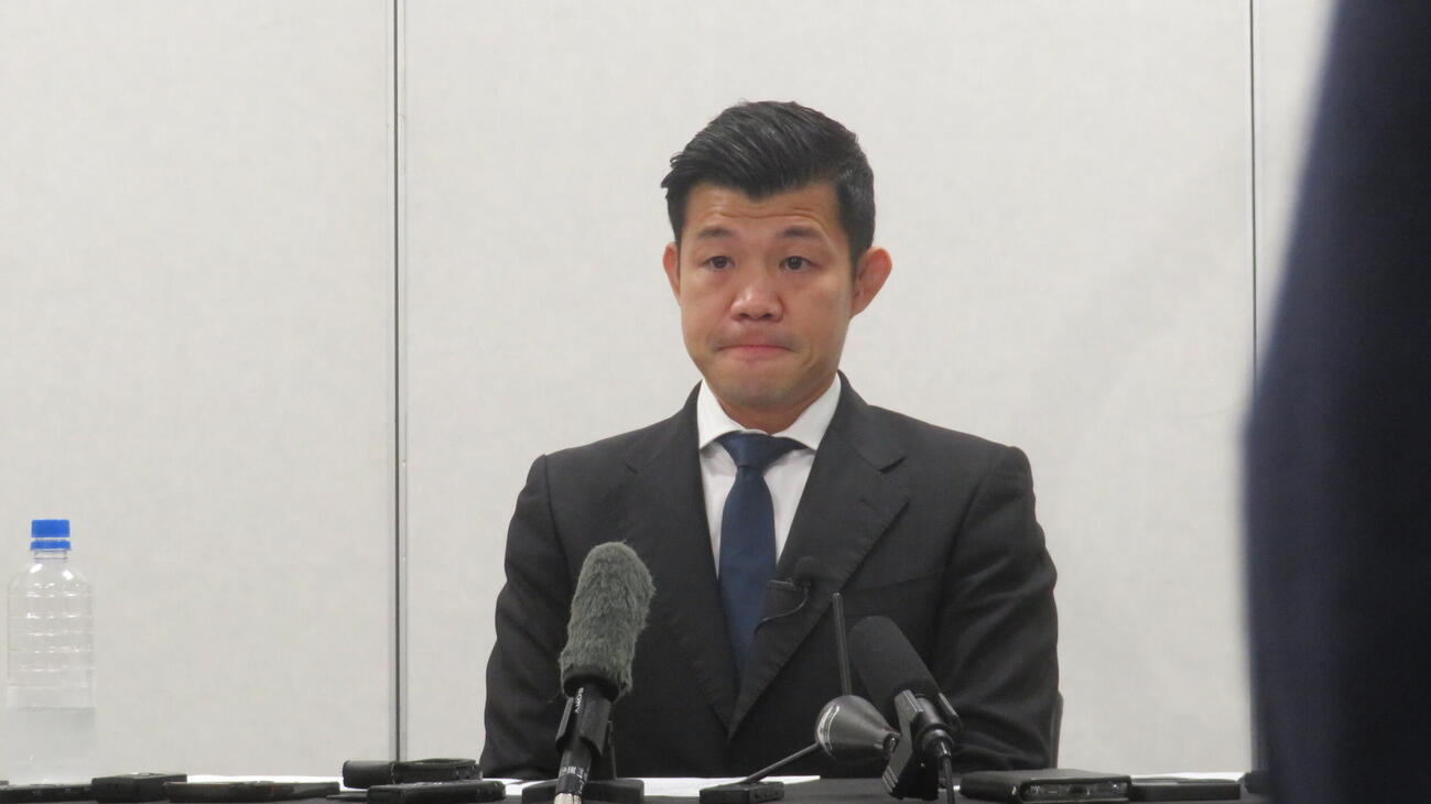 6月6日のIBF世界フライ級王者矢吹正道の防衛戦が組まれる興行に関する記者会見に臨んだ亀田興毅氏
