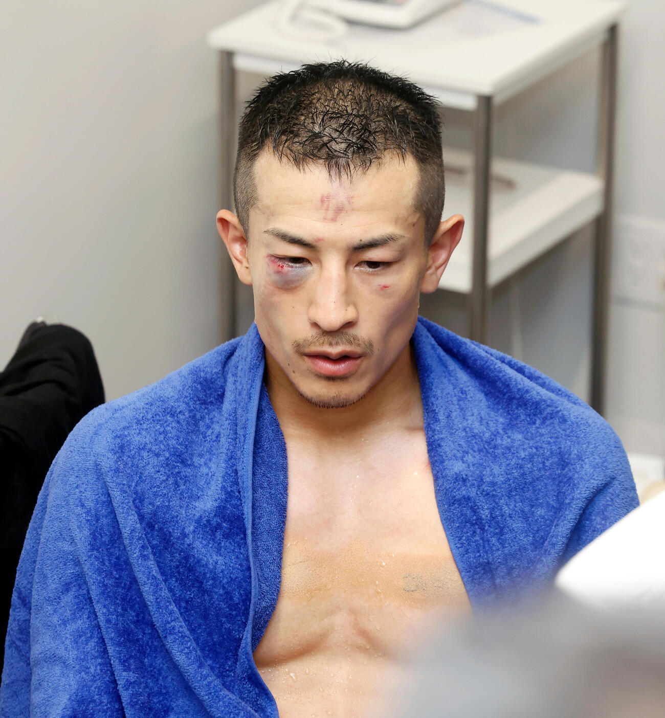 IBF世界フライ級タイトルマッチ　矢吹正道対レネ・カリスト　試合後、囲み取材に応じた矢吹正道（撮影・山本朝陽）＝2026年6月6日