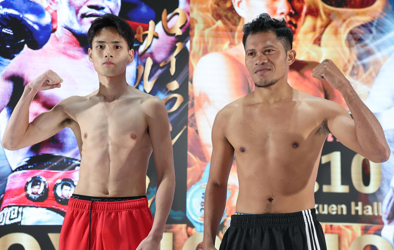 前日計量をクリアしポーズをとる坂井優太（左）とフローイラン・サルダール（撮影・野上伸悟）＝2026年6月9日