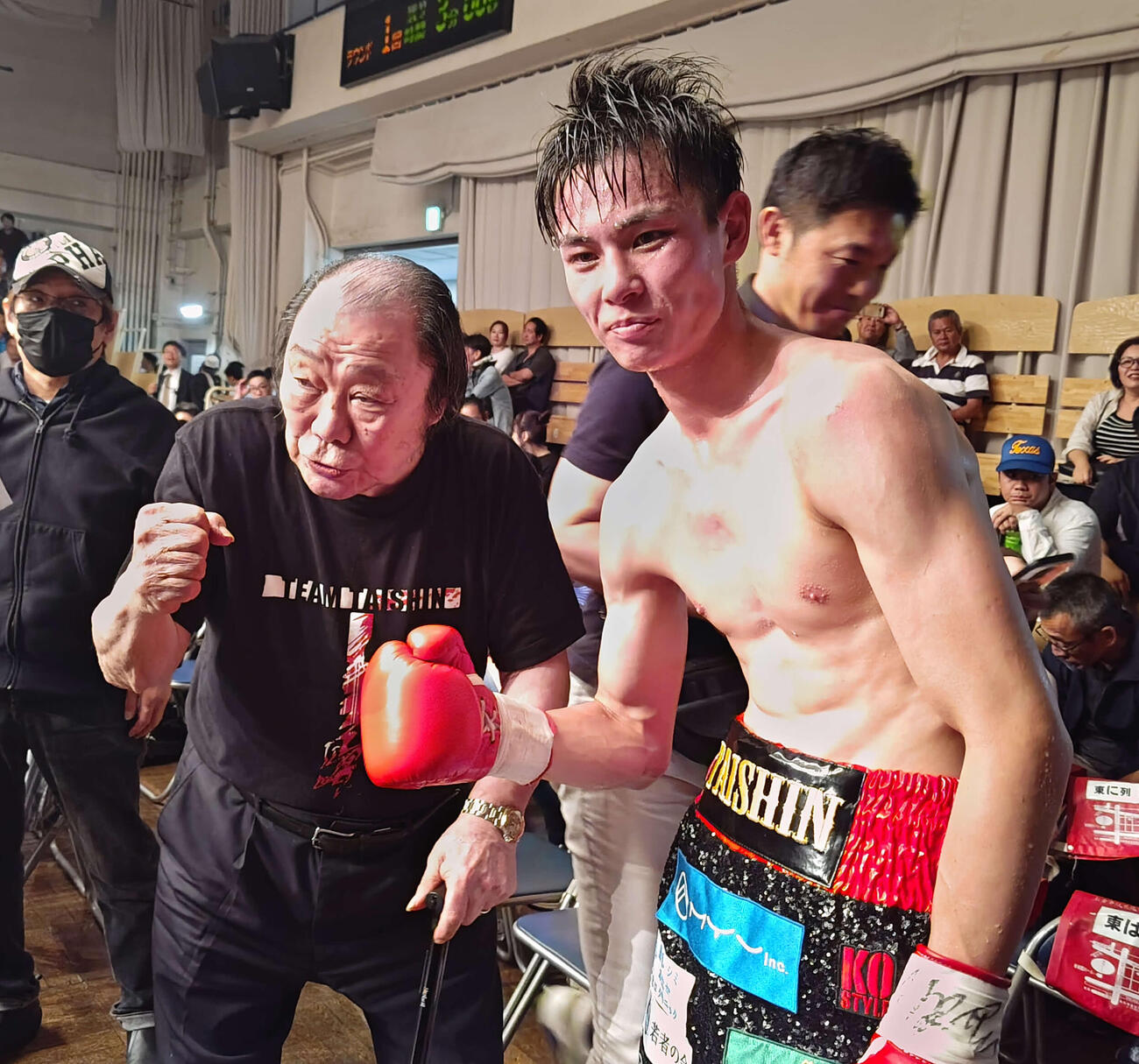祖父の輪島功一氏と磯谷大心（2025年撮影）